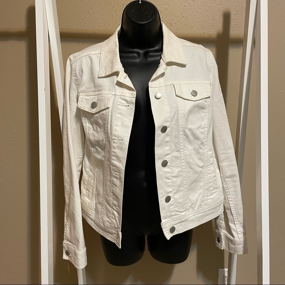 Size Medium Universal Thread white denim jacket